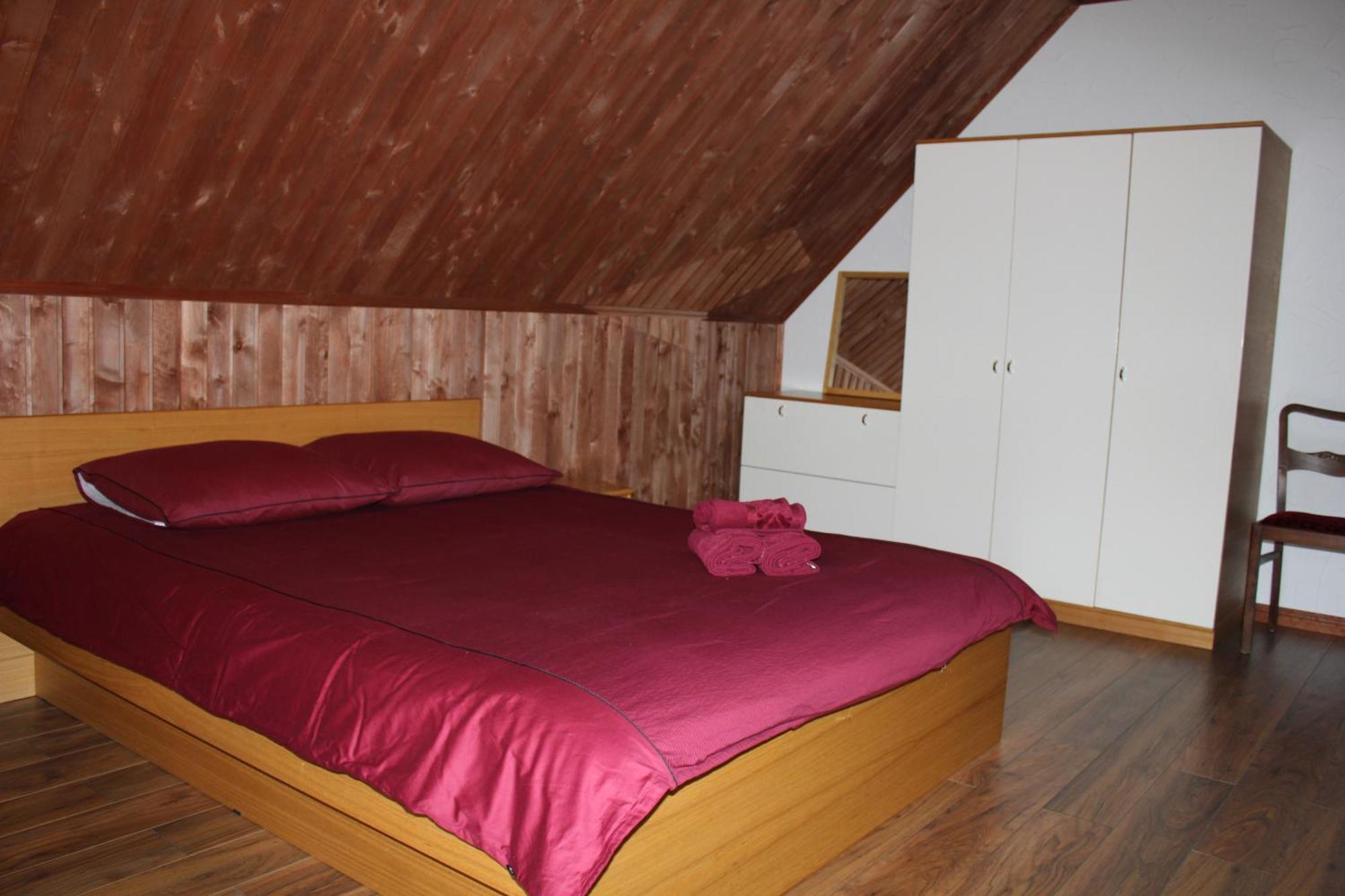 Krapi Guesthouse Treimani Pokoj fotografie
