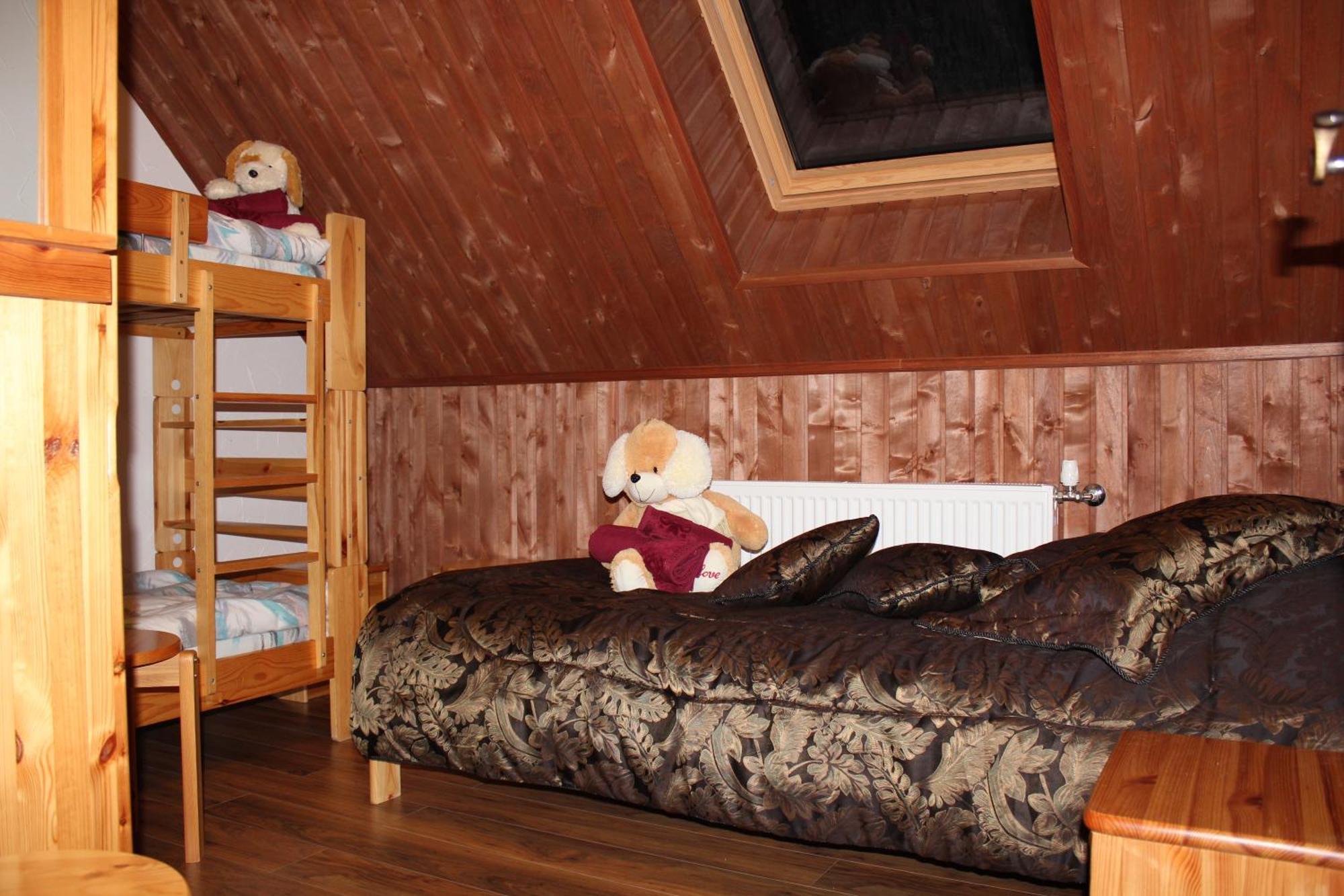 Krapi Guesthouse Treimani Pokoj fotografie