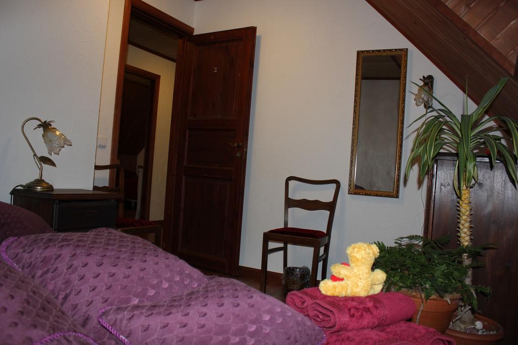 Krapi Guesthouse Treimani Pokoj fotografie