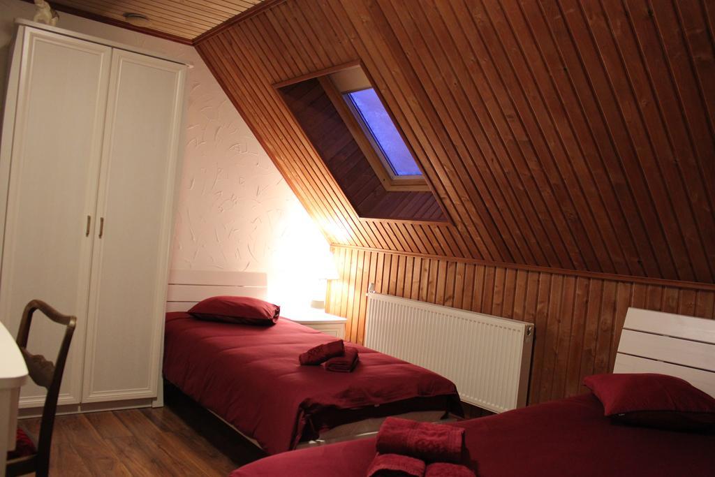 Krapi Guesthouse Treimani Pokoj fotografie