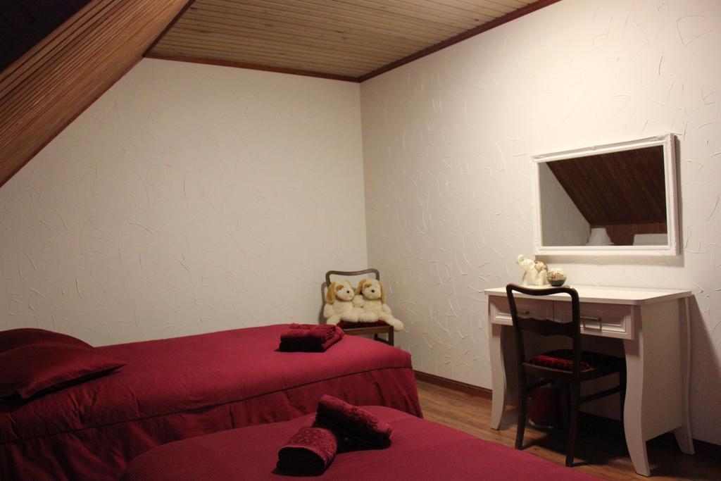 Krapi Guesthouse Treimani Pokoj fotografie