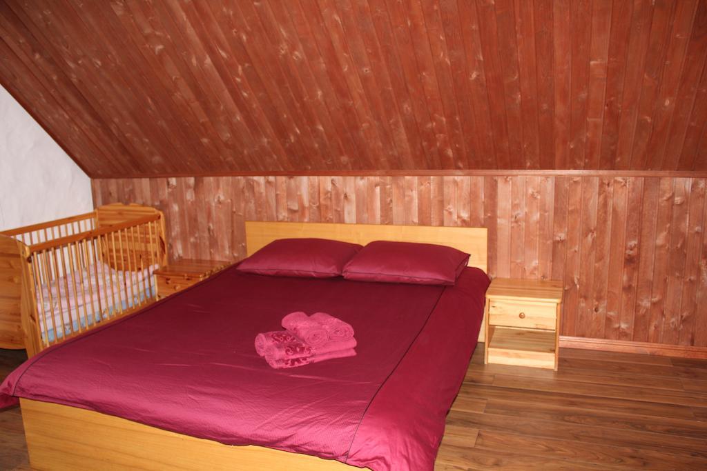 Krapi Guesthouse Treimani Pokoj fotografie