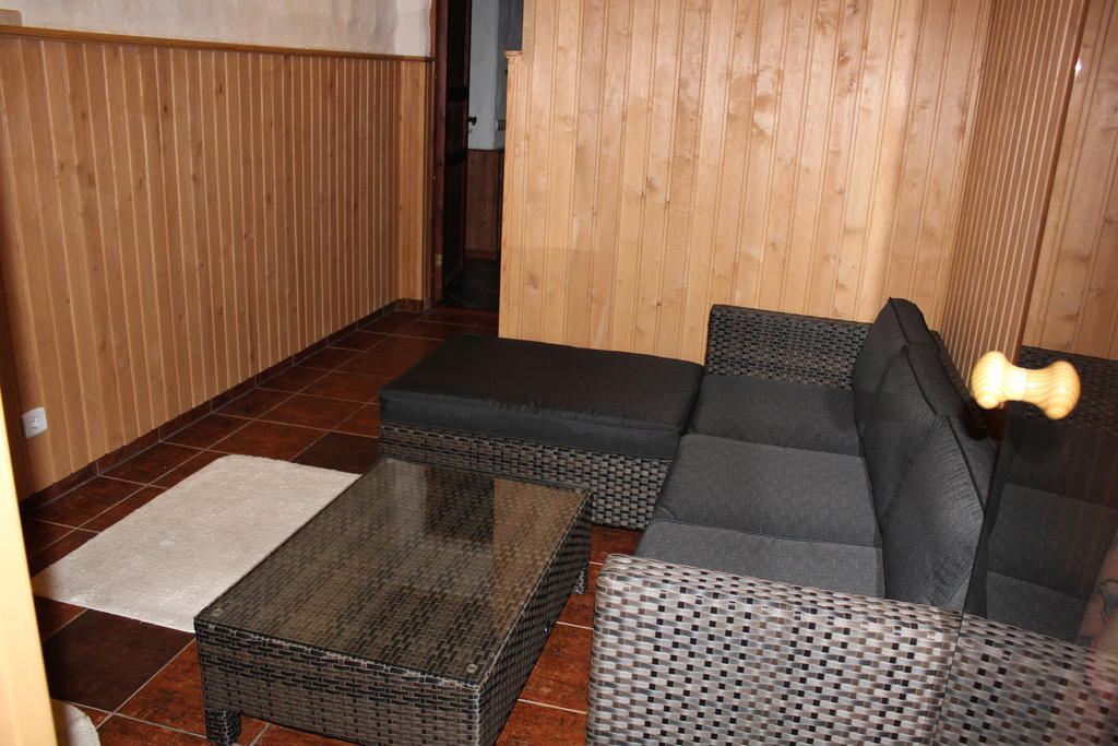 Krapi Guesthouse Treimani Pokoj fotografie