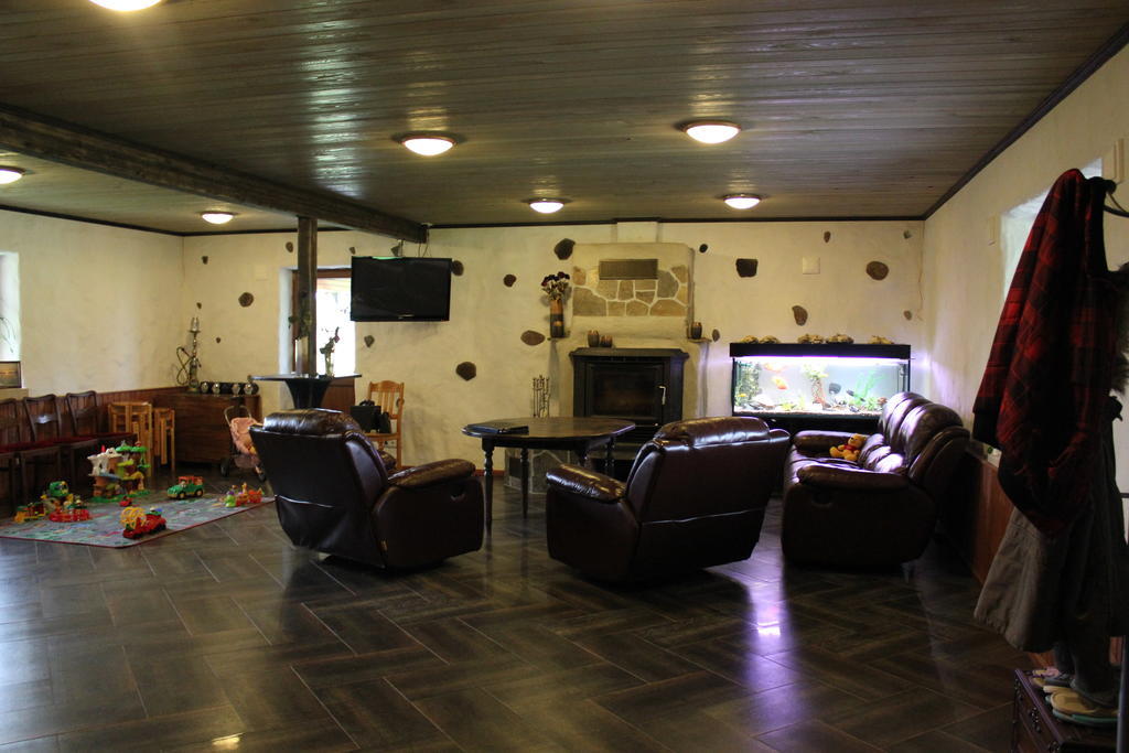 Krapi Guesthouse Treimani Pokoj fotografie