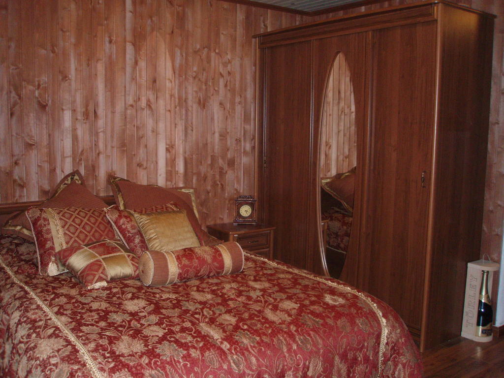 Krapi Guesthouse Treimani Pokoj fotografie